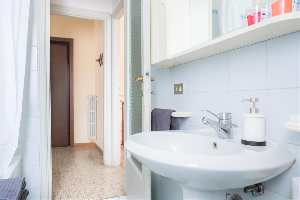 A Pochi Passi Dal Centro E Dall'Ospedale Di Parma Apartment Bagian luar foto